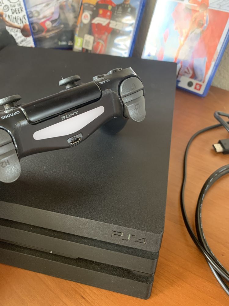 PlayStation 4 Pro Jet black 1Tb com 5 jogos e 2 comando