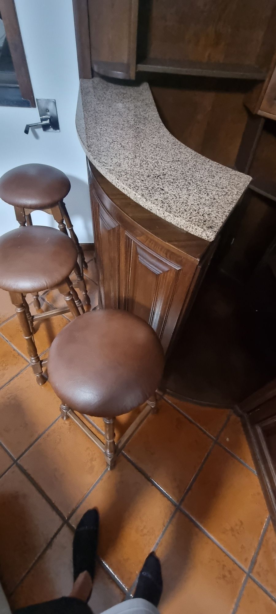 Bar de madeira, excelente estado