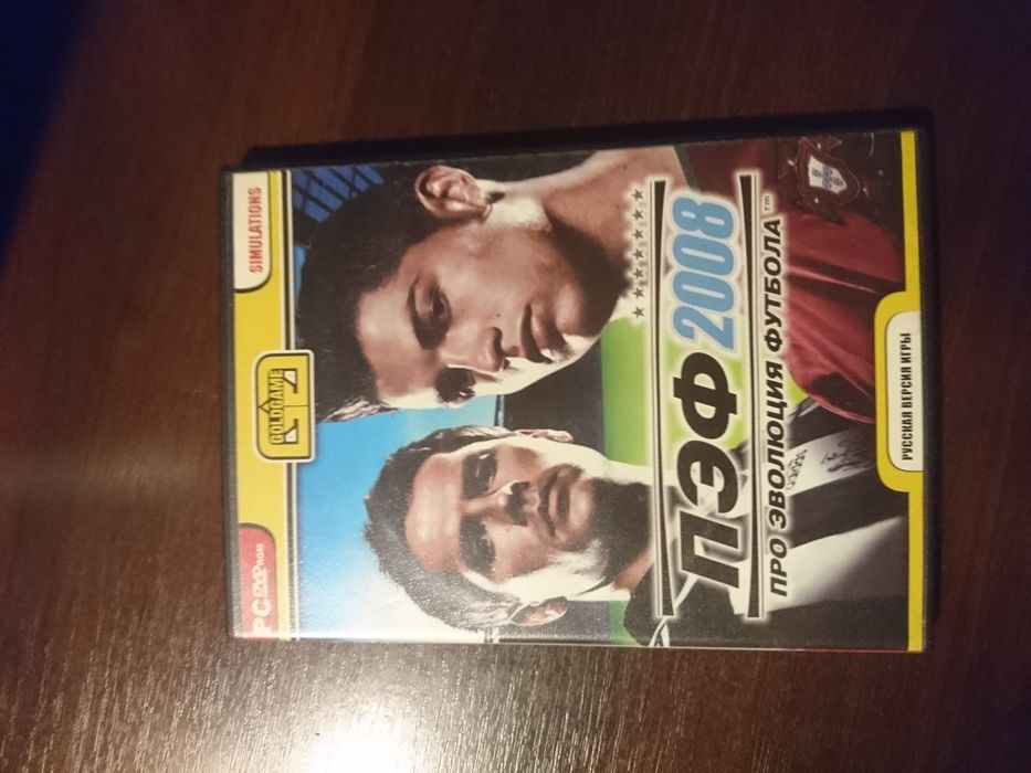 Игры , для пк. И полочка ,для дисков .