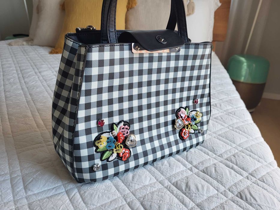 Mala Senhora Guess