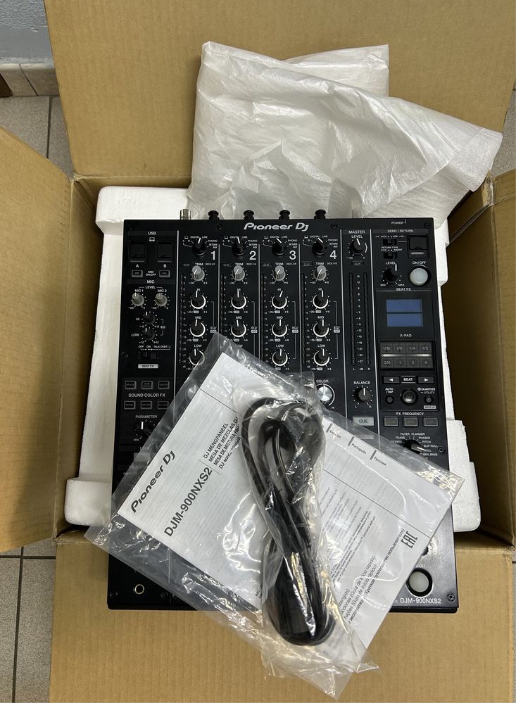 Продам комплект Pioneer Xdj 1000 mk2 (new) + Djm 900 nxs 2 б/в