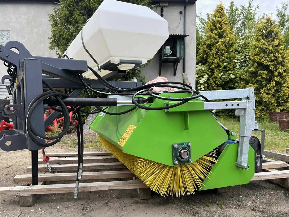 Zamiatarka do ciągnika na tuz/ wózka widłowego/ euroramkę transport