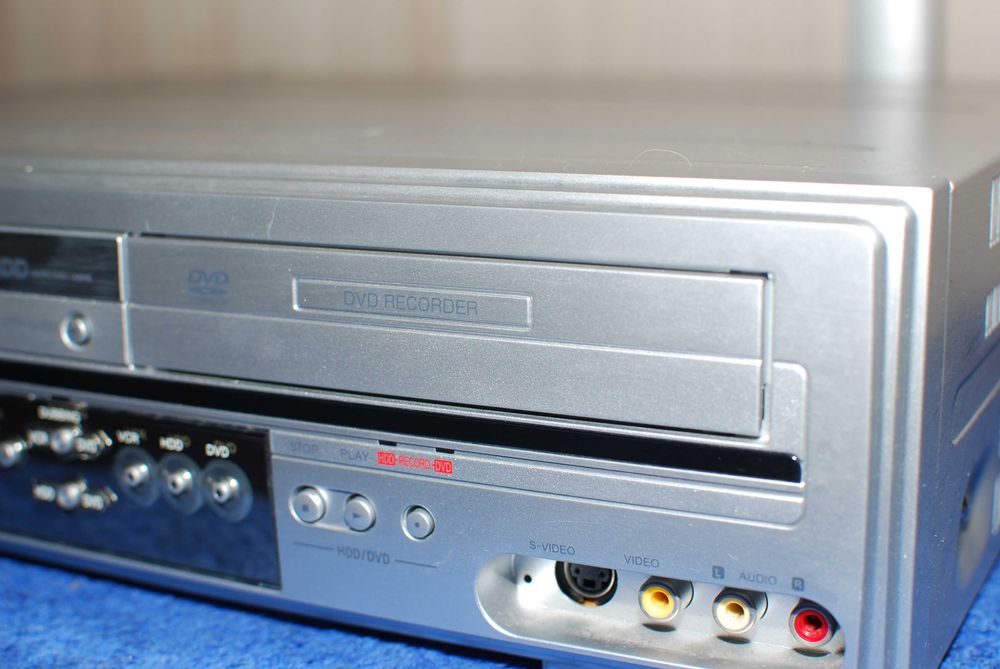 Kopiarka Funai DVD-VR370 z HDD do przegrywanie VHS na DVD z pilotem