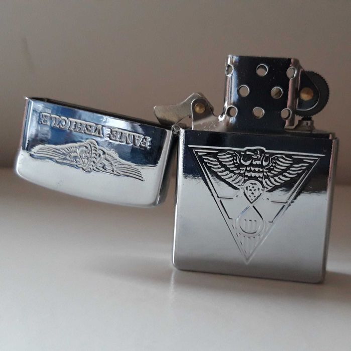 Isqueiro a gasolina em metal