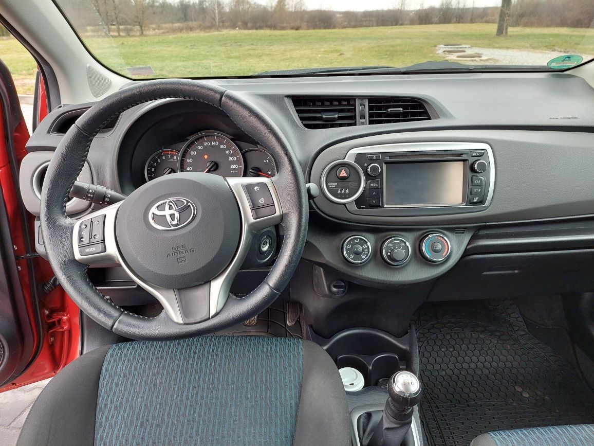 Toyota Yaris rok 2012