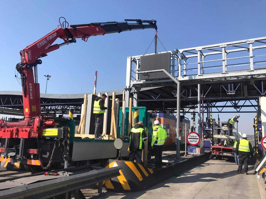 Dźwig HDS, wynajem HDS, HDS z transportem, kontenery, kostka i inne