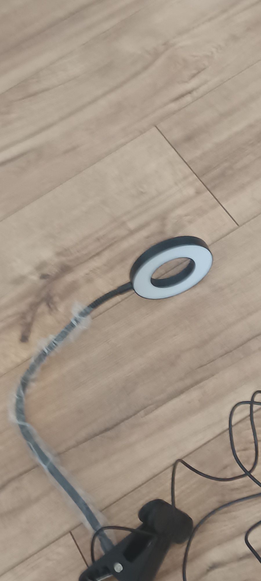 Lampka pierścieniowa LED z klipsem 360stopni