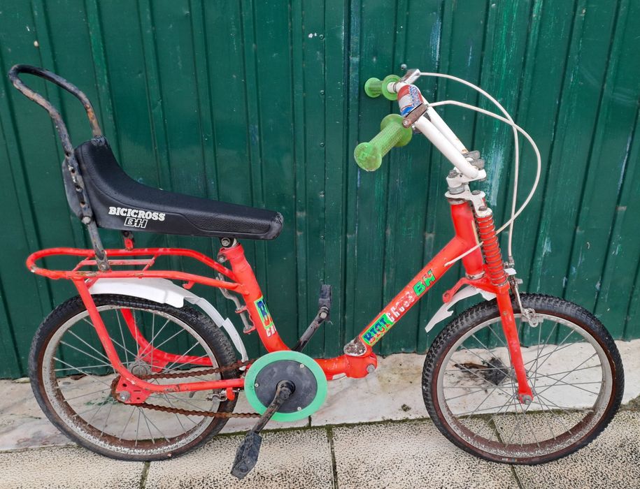 Bicicleta antiga BH