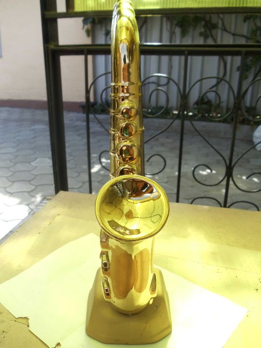 Продам подарочную  модель саксофона (керамика).