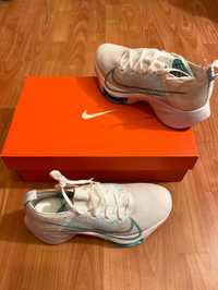 Nike W Air Zoom Tempo Next FK %