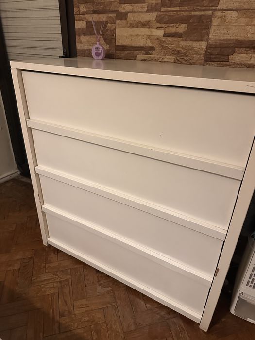 Comoda ikea com ; gavetas grandes.