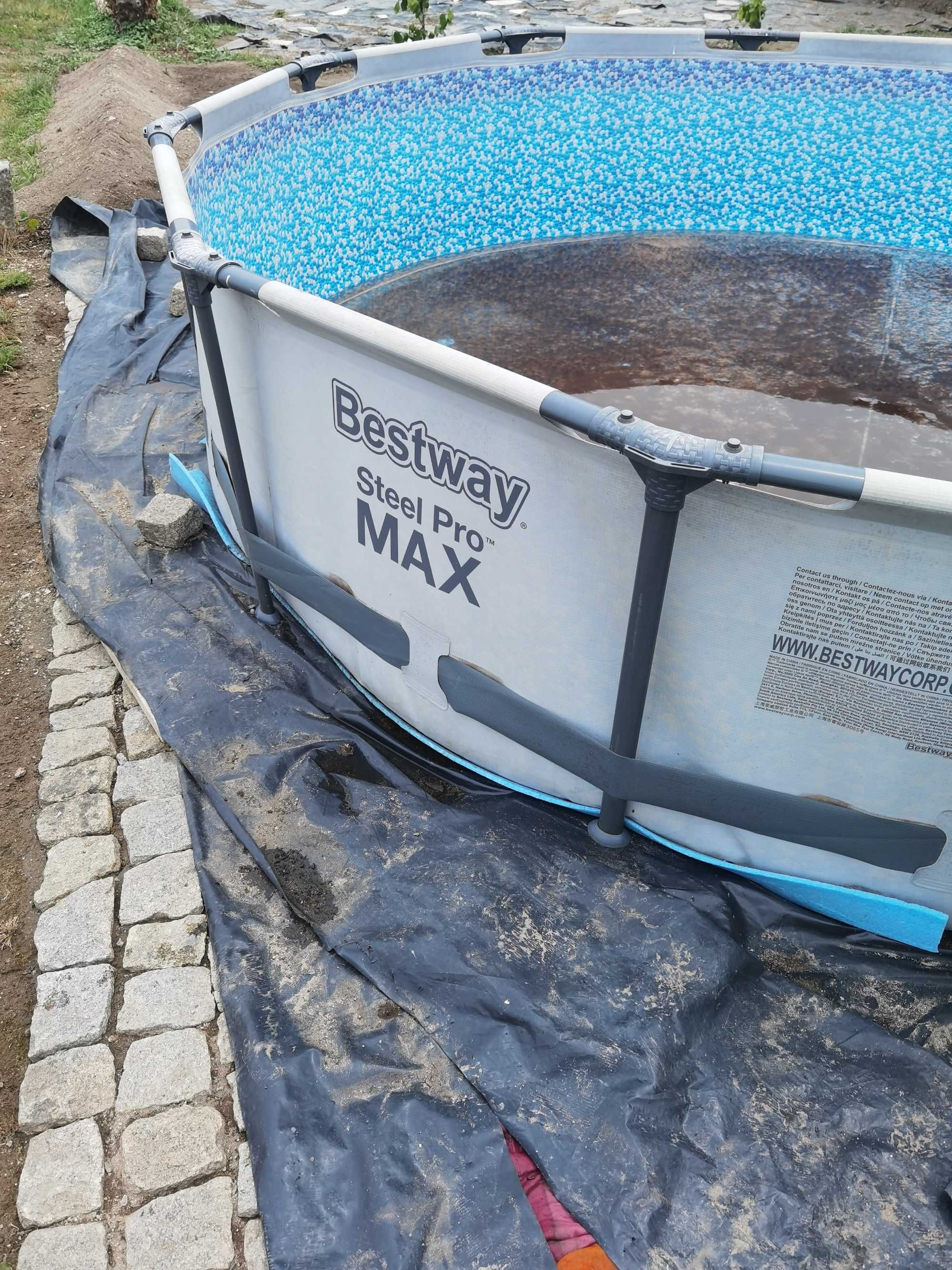 Piscina c/motor em bom estado