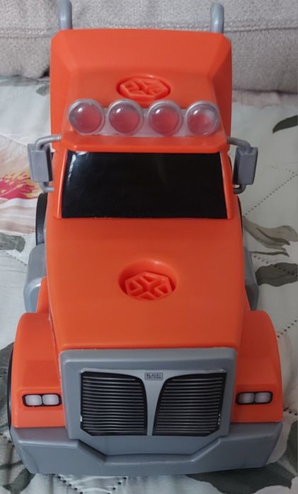 Smoby ciężarówka z dźwigiem black decker