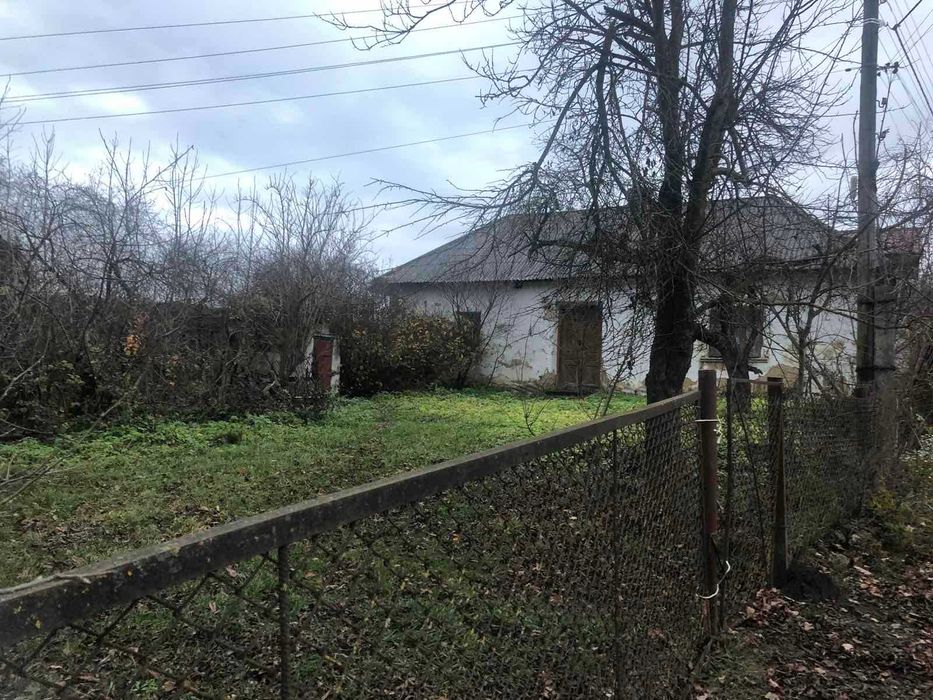 Продається земельна ділянка з  старим будинком