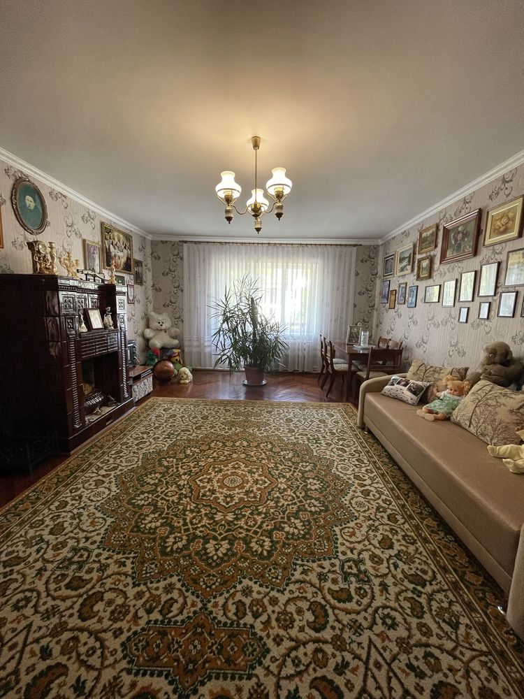 Продається гарний будинок смт.Глибока