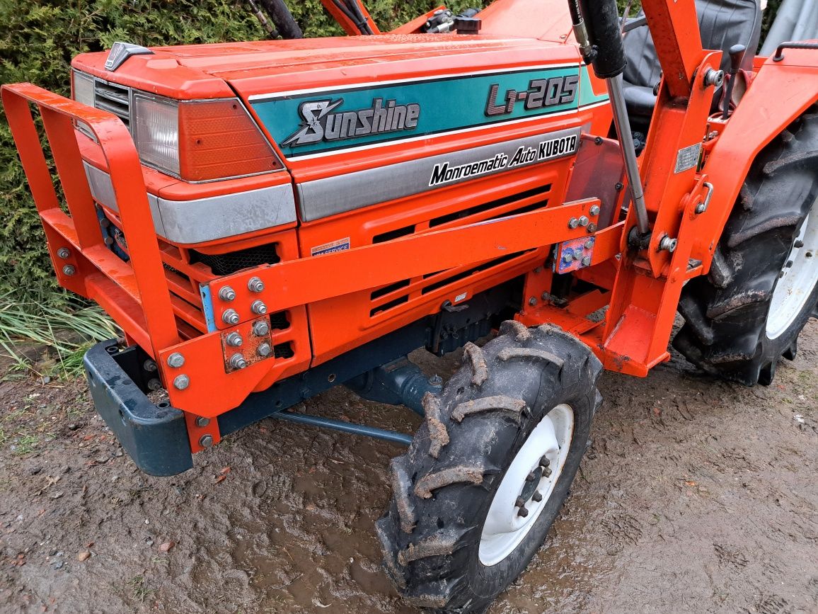 Traktorek minitraktorek kubota ciagnik sadowniczy