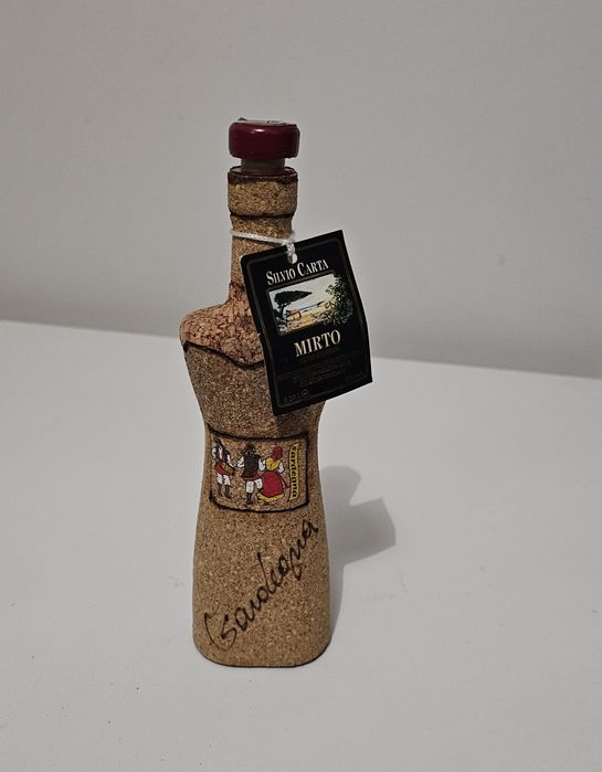 Licor de Mirto em garrafa de cortiça