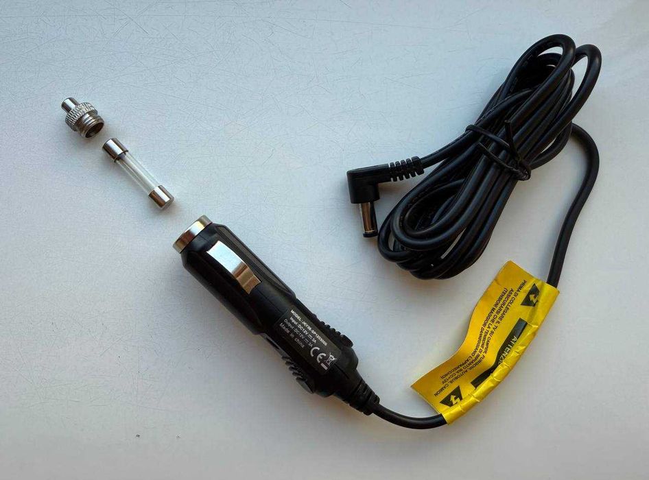 Автомобільний адаптер живлення в "прикурювач" 12V штекер 5.5мм*2.5мм