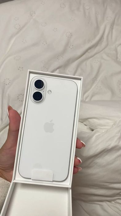 iPhone 16 normal  128GB cor branca com garantia de 3 anos