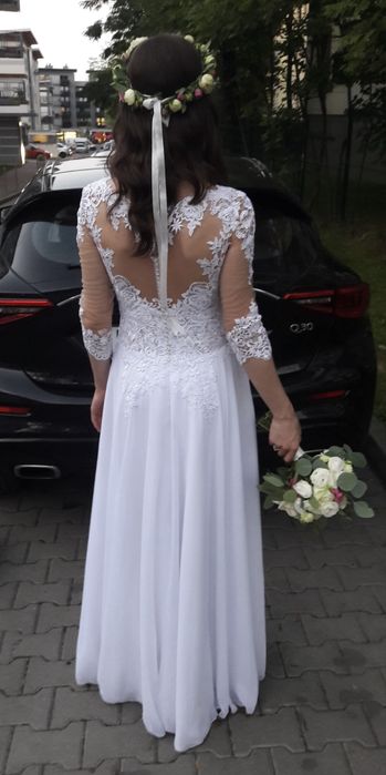 Biała suknia ślubna delikatna koronka