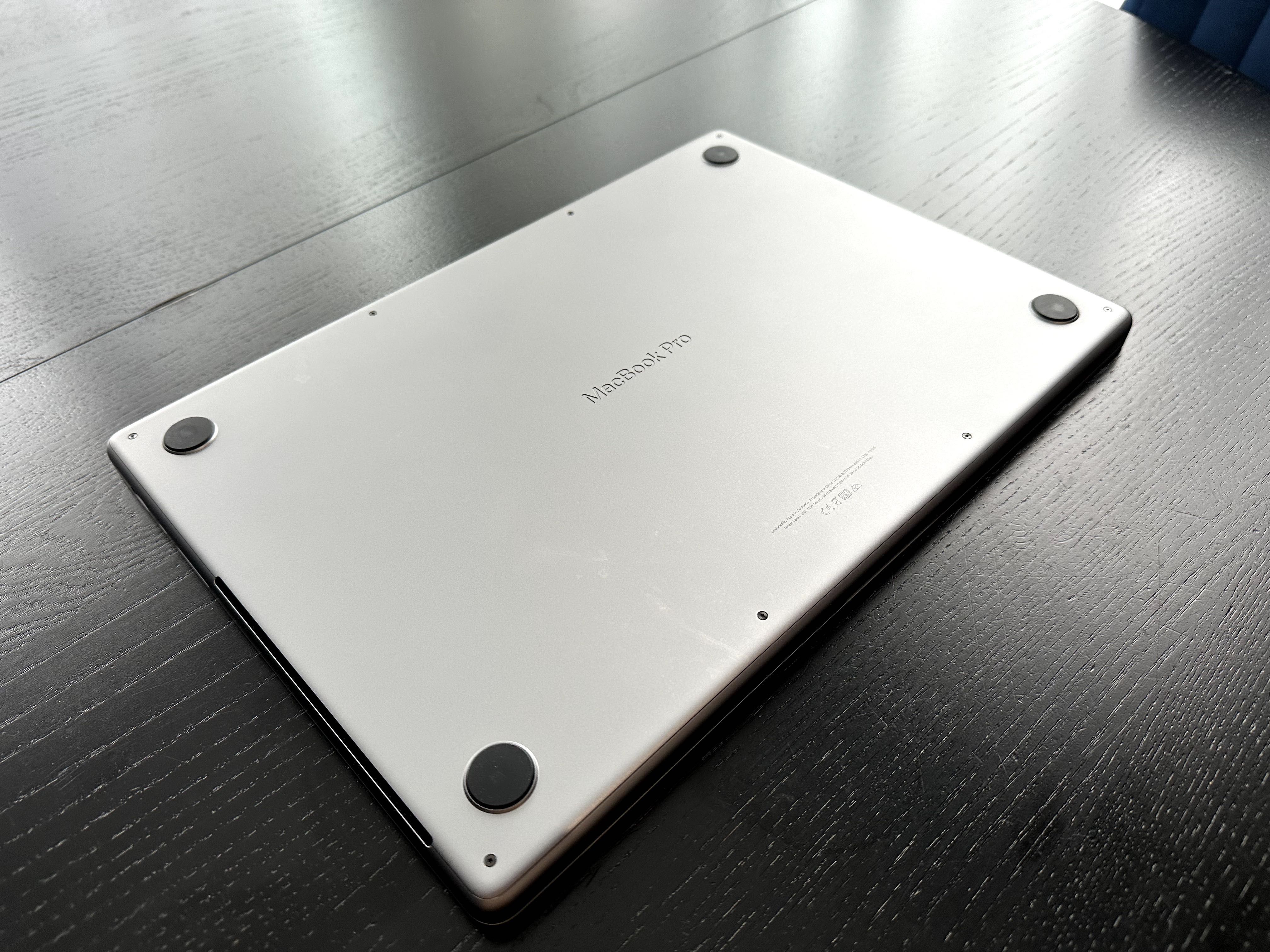 MacBook Pro 16" M1 Max/64 GB RAM/1 TB – jak nowy! 80 cykli ładowania