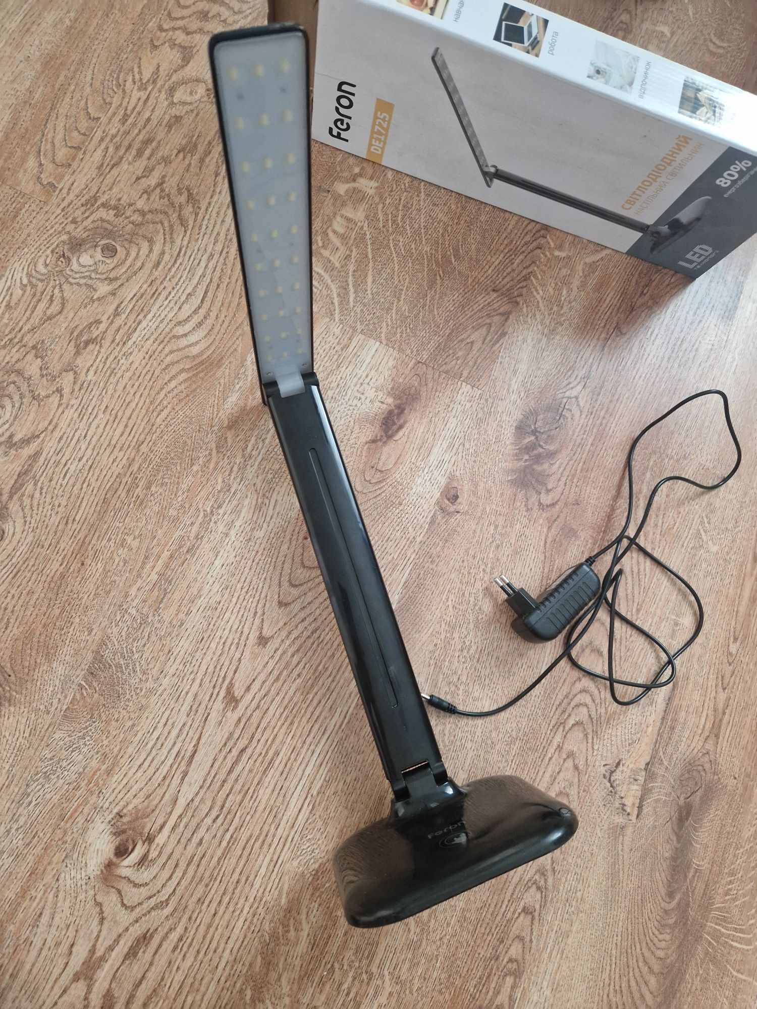 Lampa biurkowa LED Feron DE1725 – jak nowa
