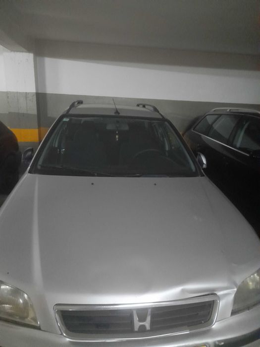 Carro honda cinzento