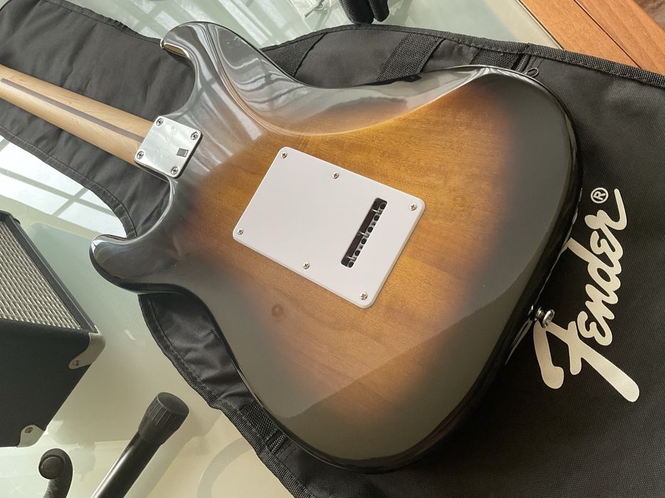 Squier Sonic Mustang Electric Guitar Pack