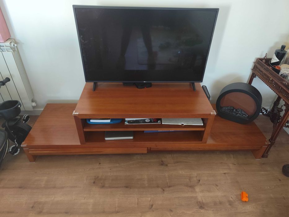 Móvel de Madeira para televisão