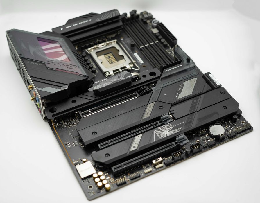 Asus ROG STRIX Z790-E Gaming Wi-Fi s1700, Z790, PCI-Ex16 (з нюансом)