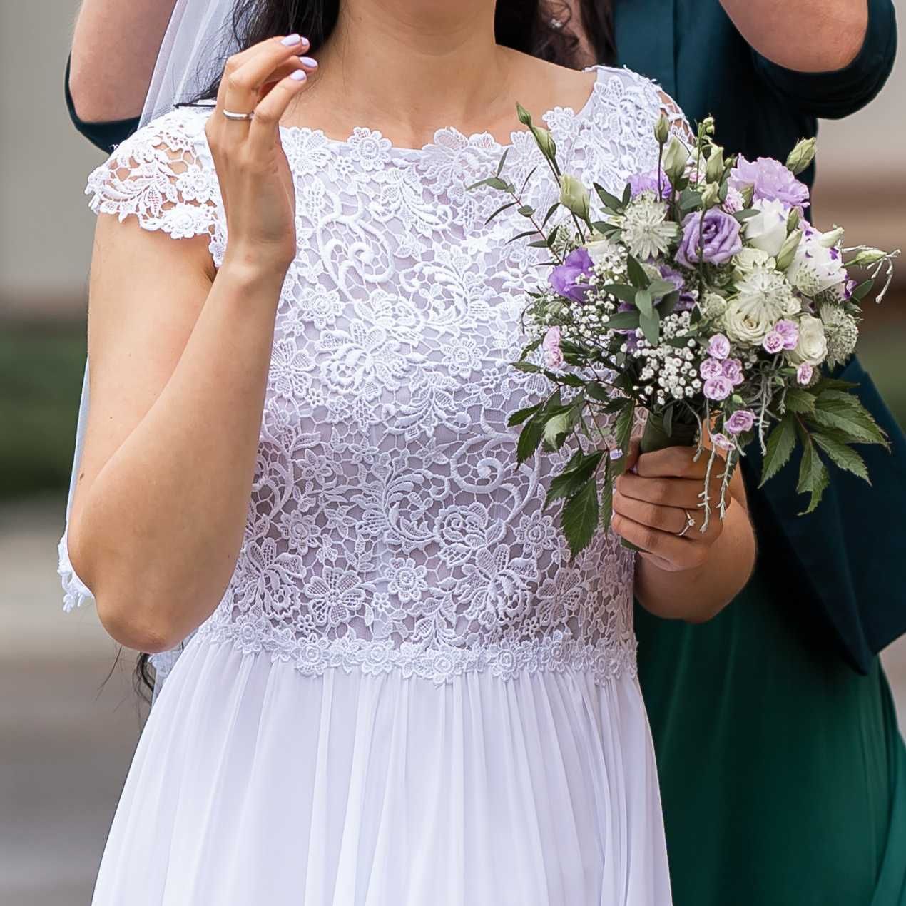 Zwiewna suknia ślubna w stylu Boho