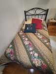 Cama solteiro em preto