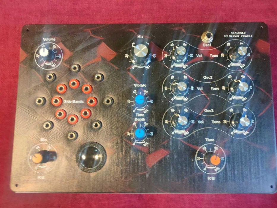 Dronesax syntezator system Buchla 3/4