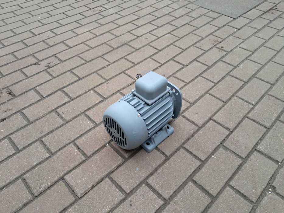 Silnik elektryczny wolnoobrotowy  0,4 kw  935 obrotów . Wysyłka