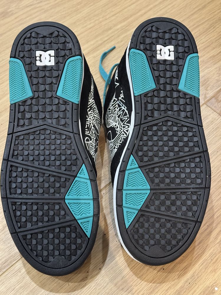 Sapatilhas DC Shoes tamanho 43 NOVOS