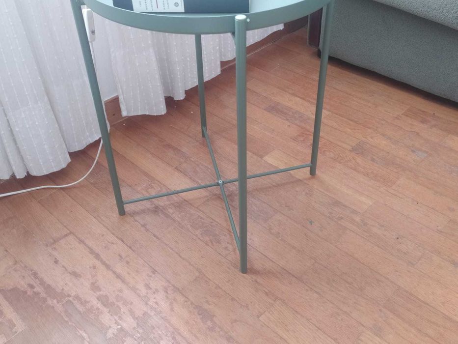 Mesinha de cabeceira verde