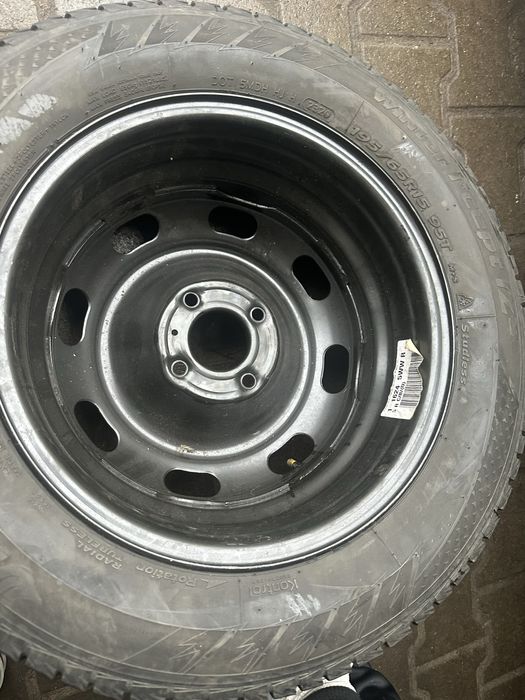 Продам резину з дисками зима 195 65 15