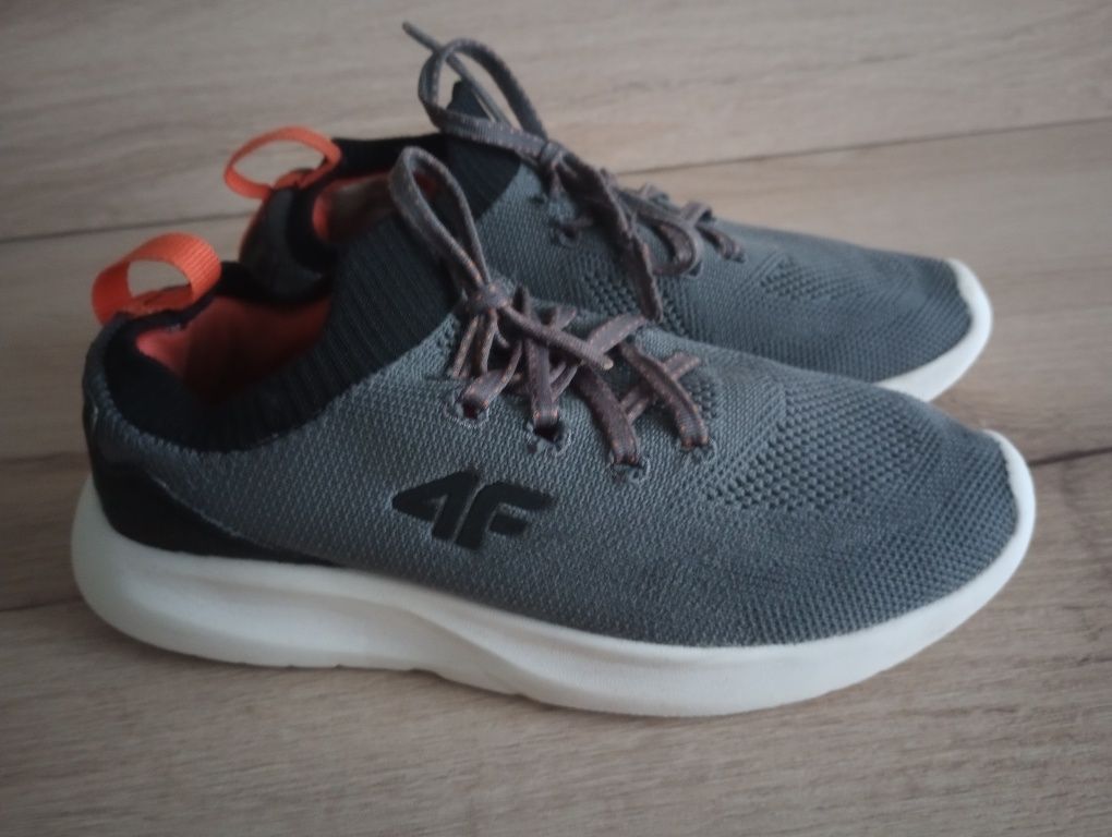Buty sneakersy 4F r. 33 uszkodzone