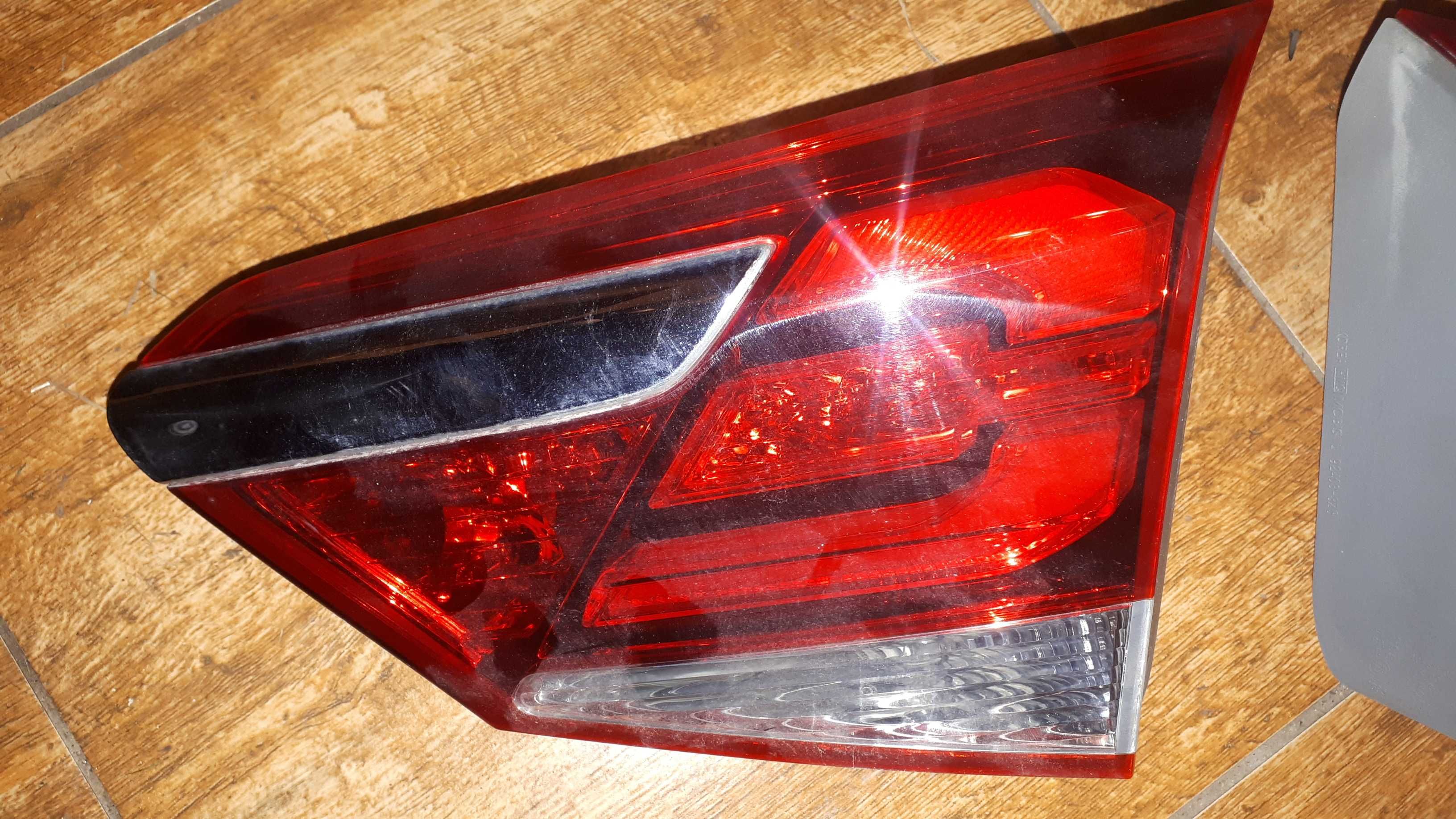 Hyundai i40 kombi lift lampa tył lewy  w klapę