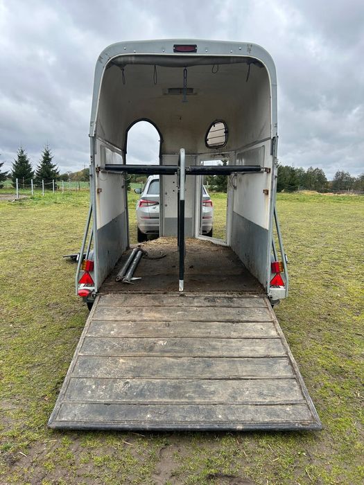 Przyczepa do koni  z 2005 roku dmc 2000 kg