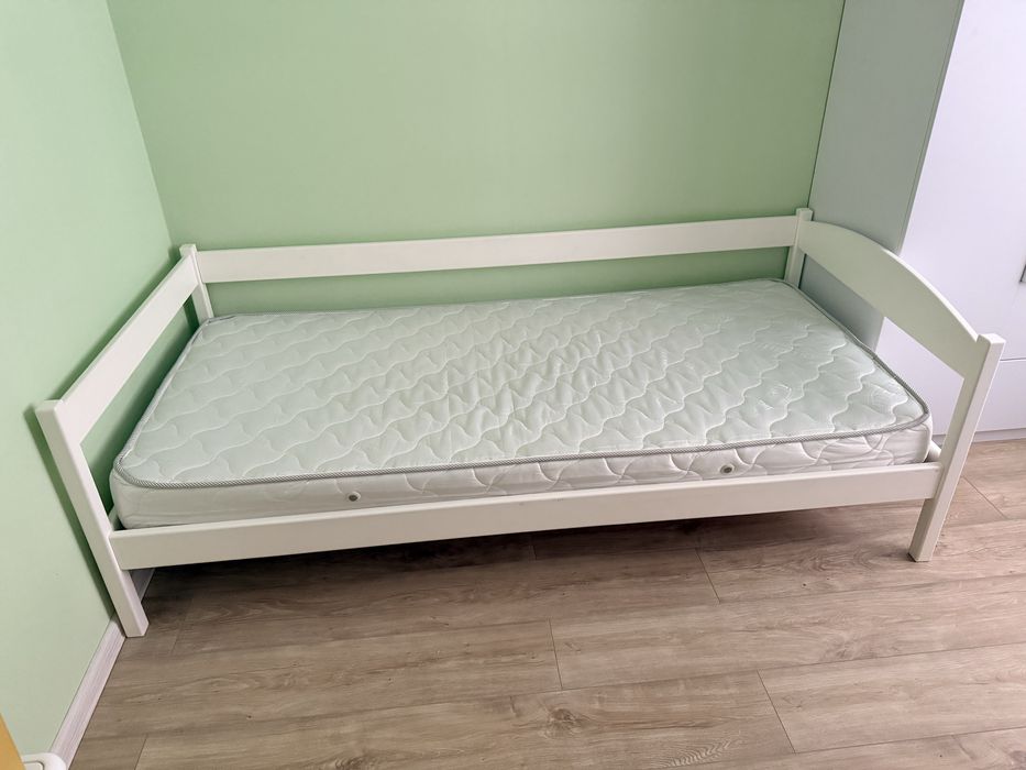Ліжко дитяче з матрасом