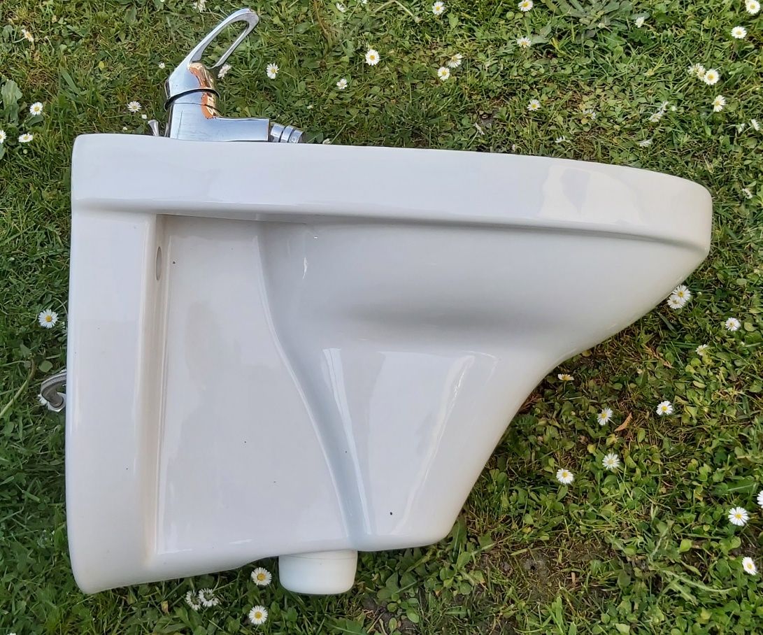 Bidet wiszący Cersanit z baterią, biały