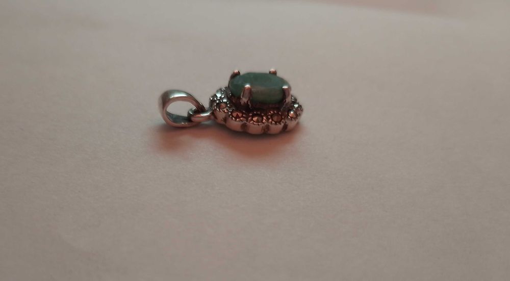 zawieszka srebrna ze szmaragdem, srebro 925 szmaragd i markazyty