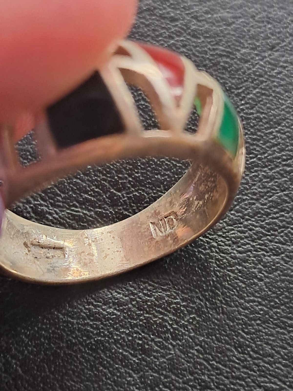 Srebrny pierścionek 925,  z kolorowymi kamykami