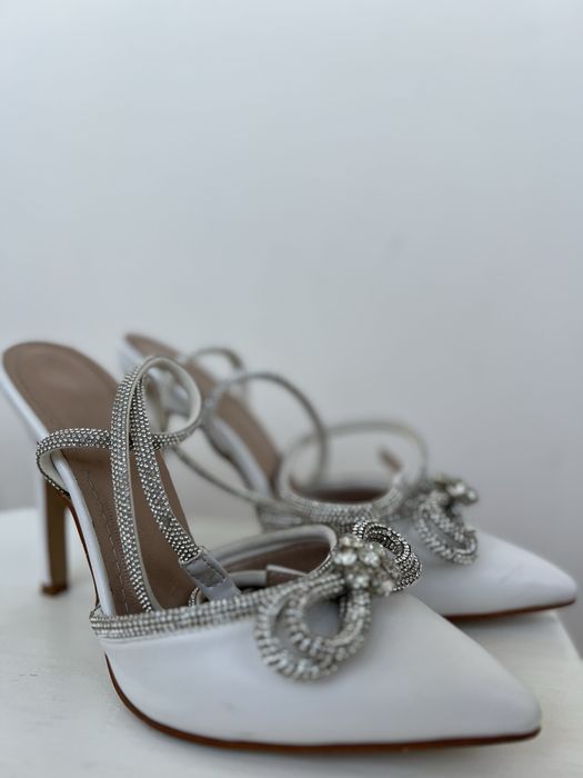 Білі святкові / весільні туфлі