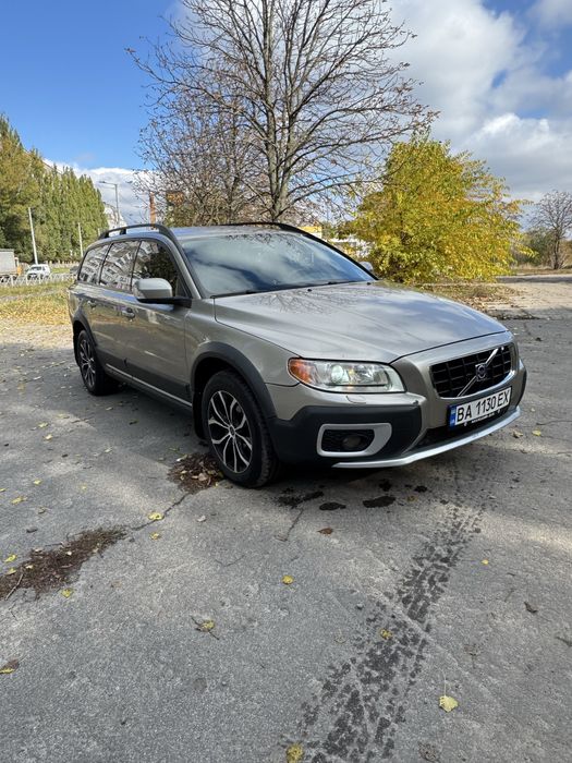 Volvo XC70 — надійний повнопривідний універсал у чудовому стані