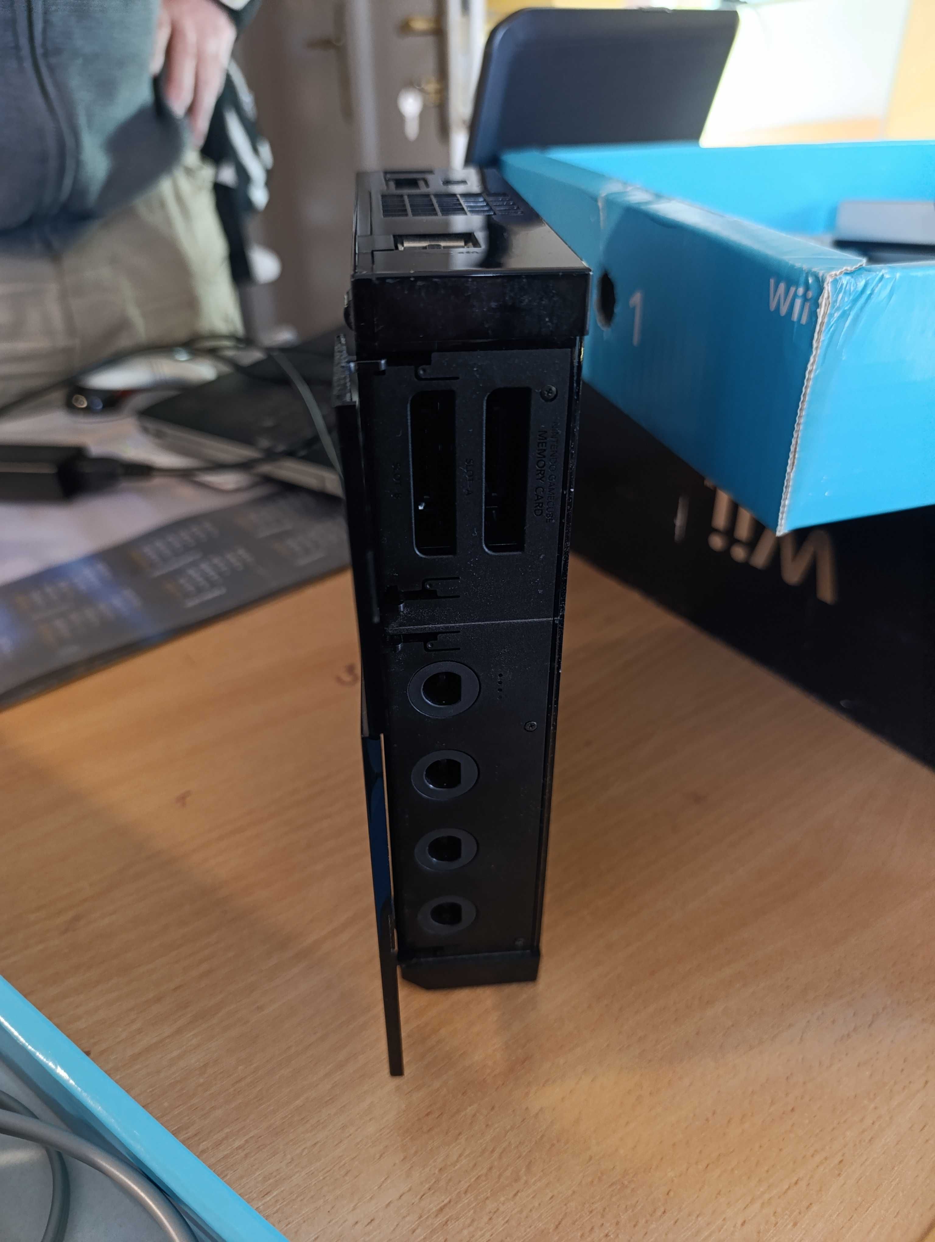 Konsola Wii + kontrolery