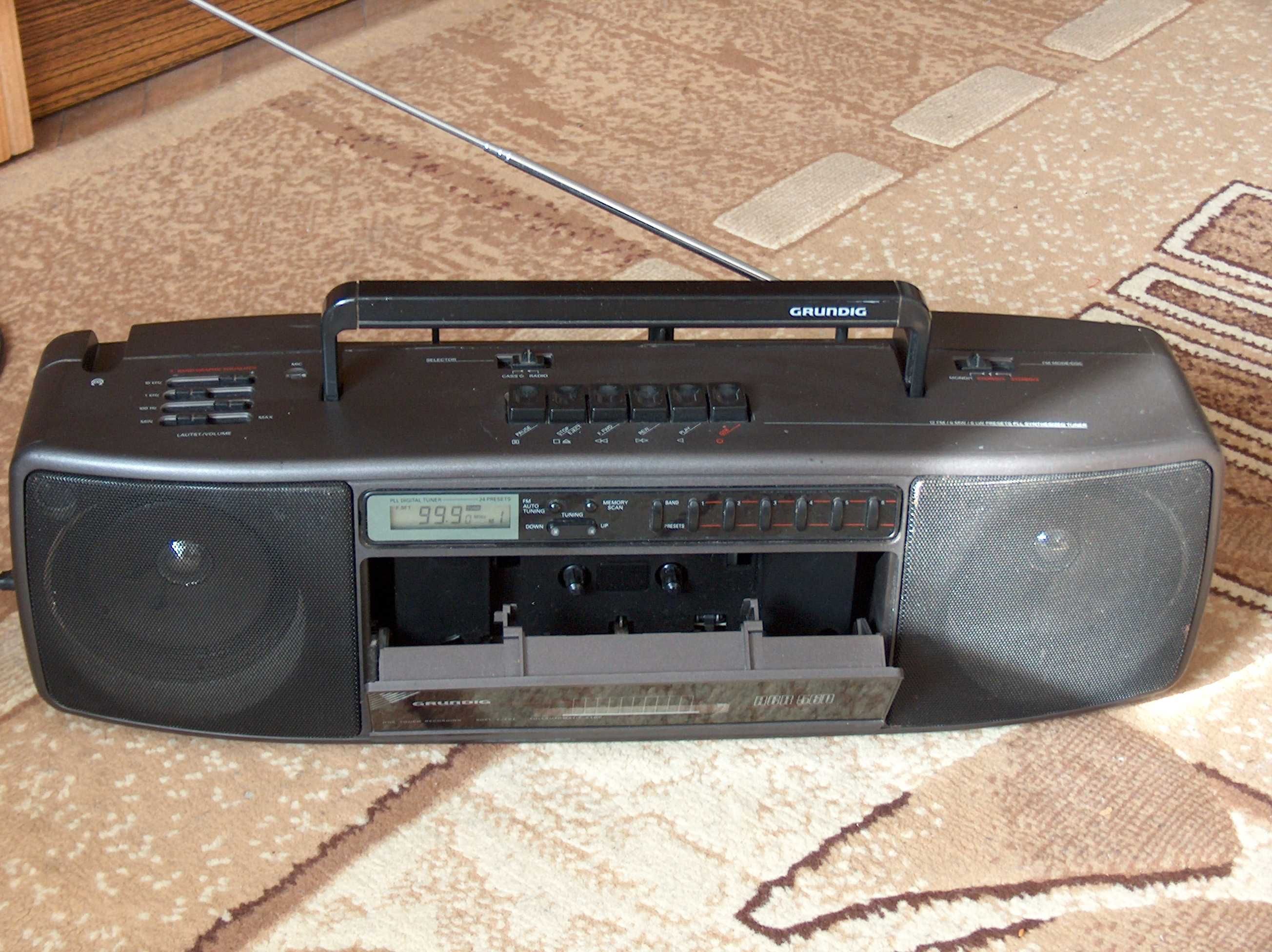 Radiomagnetofon Grundig RCR 560