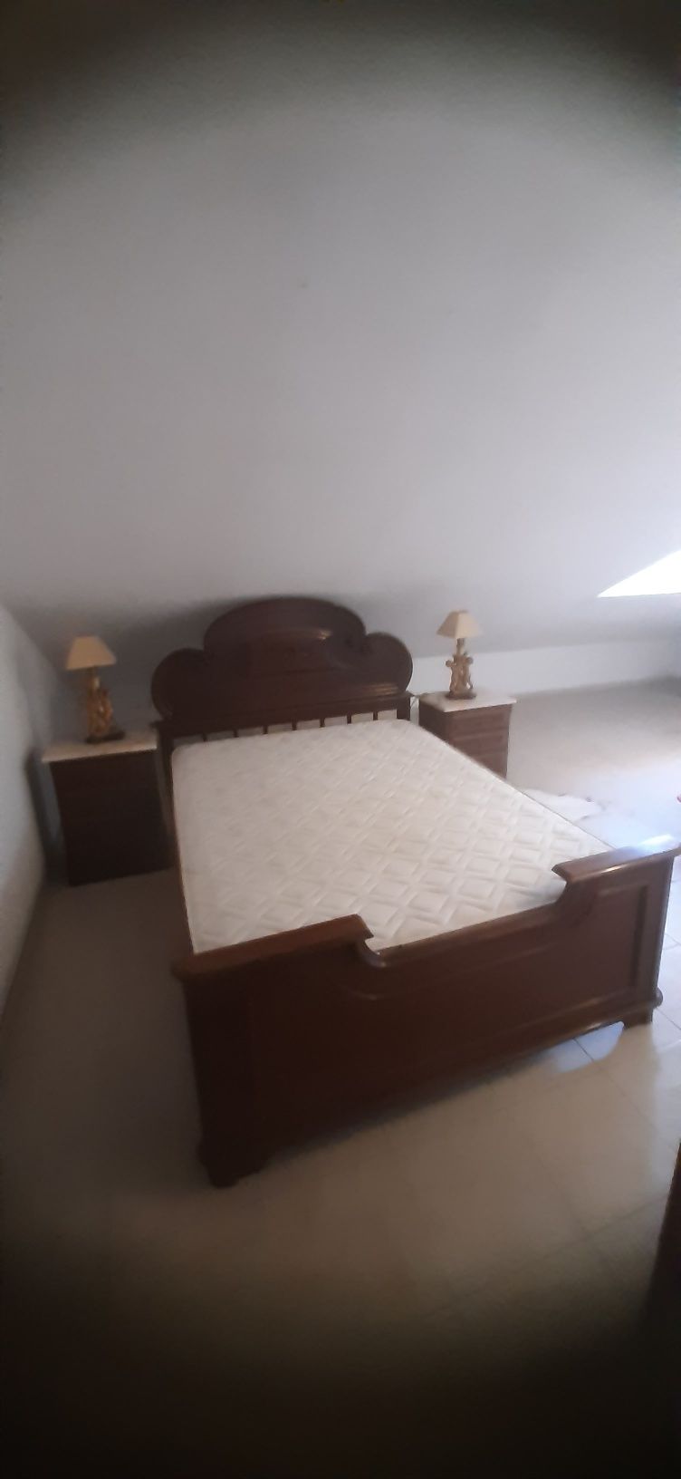 Cama de casal com duas mesas cabeceiras + estrado madeira + colchão