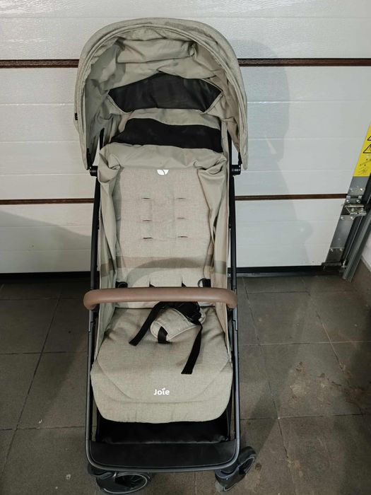 Joie pact pro lekki i kompaktowy wózek spacerowy